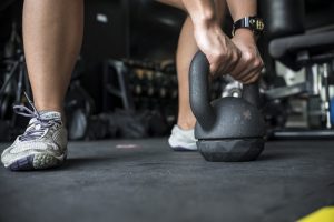 farmer carry hyrox : kettlebell